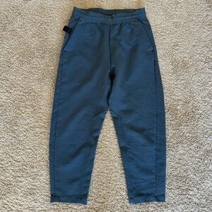 Men's NIKE AR1562-427 Tech Pack Cropped Woven Pants Athletic Joggers, Size: S